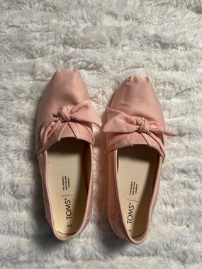 Toms Bow-Accent Canvas Flats in Light Pink